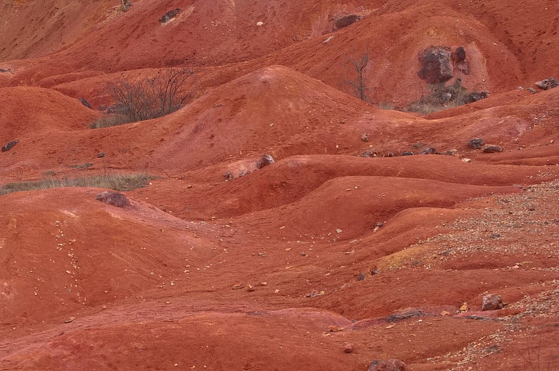 铝土矿，地表原生风化铝土矿沉积岩