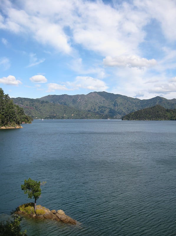 岩石岛，海风，阴天