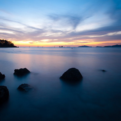 日落长暴露海洋岩石Koh Lipe