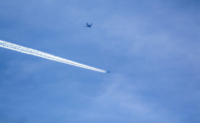 空中的商用飞机