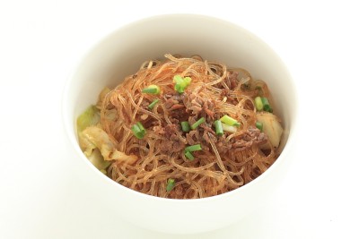 中国菜，牛肉和玻璃面炒