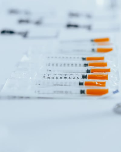 关闭了。实验台上有测试结果的试管
