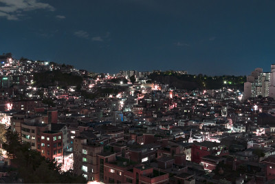 美丽的夜景老城。