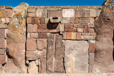 墙在Tiwanaku, Titicaca地区，Altiplano，玻利维亚