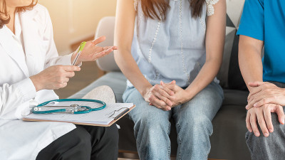 患者夫妇咨询医生或心理学家的婚姻咨询，家庭医疗保健治疗，体外受精不孕不育的体外受精治疗，或心理治疗的