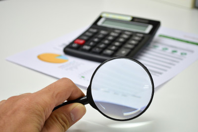 业务分析。计算器,财务报告