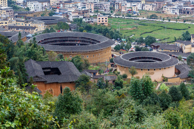 高角三福建土楼