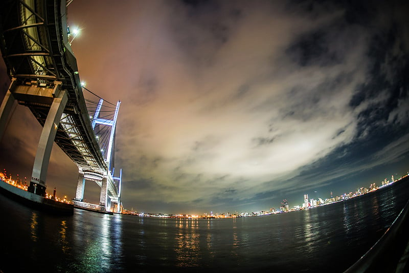 横滨海湾大桥之夜(由大国藤拍摄)