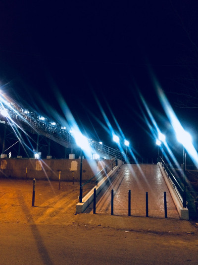 美丽的路灯在城市街道班加罗尔，印度