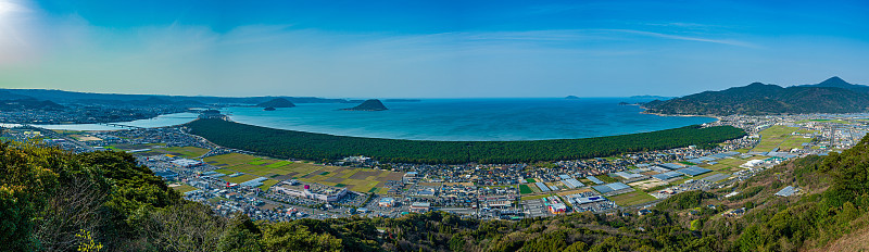 日本Karatsu市神神山顶的全景