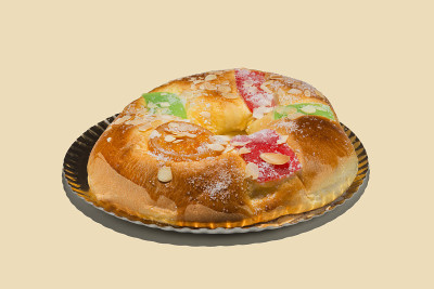典型的西班牙甜点叫做roscón de reyes或roscón de pascua
