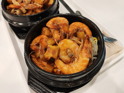 传统亚洲美食王大虾配面条