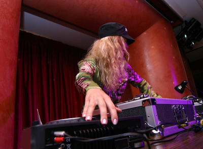 DJ -女孩