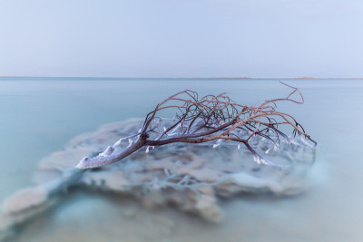死海的美丽景色。