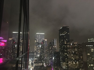 纽约曼哈顿摩天大楼的夜晚。