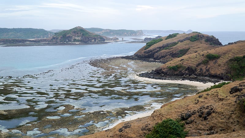 印度尼西亚库塔的海洋和沿海海洋景观。