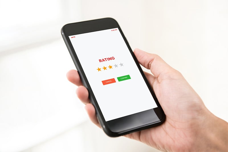 手机用户通过星级评价给予应用反馈
