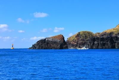 岛屿，岛屿，济州岛，无人岛，悬崖，大海，海浪，无人岛，潜艇，熔岩，旅游景点，游轮，