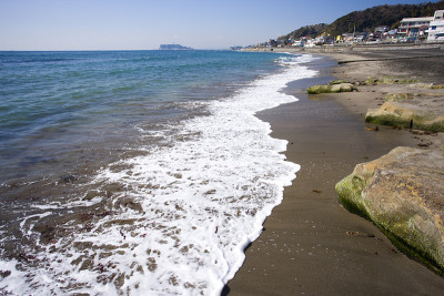 远处的Enoshima