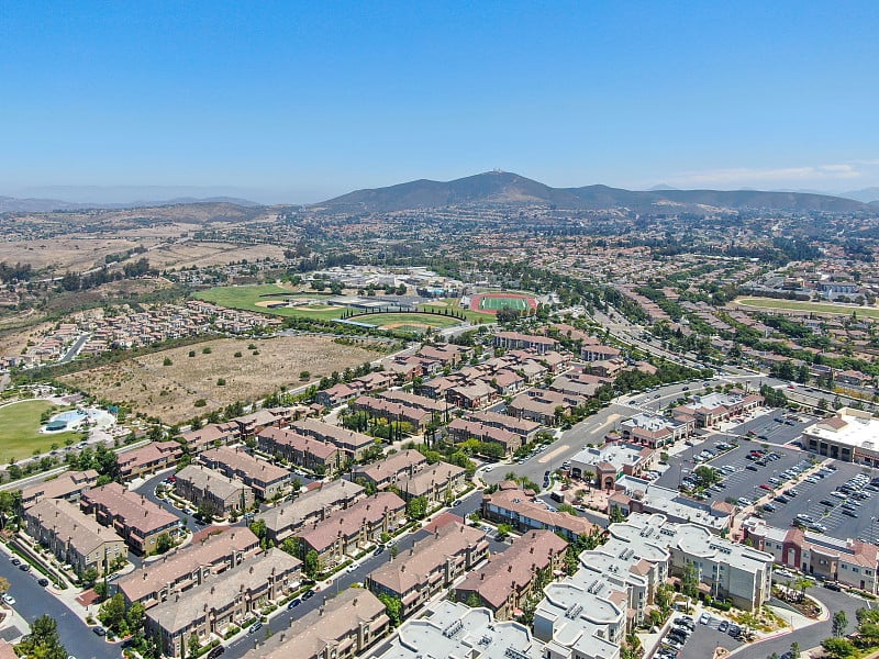 鸟瞰图Torrey Santa Fe，中产阶级居住区与住宅别墅