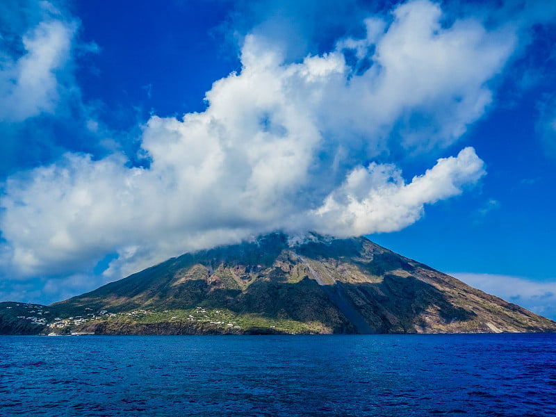 斯特龙博利火山岛，意大利