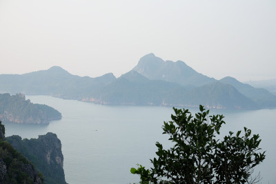 哈罗厌倦了泰国的普拉丘布山