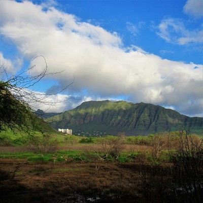 怀阿纳山脉、马卡哈山谷还有一道彩虹