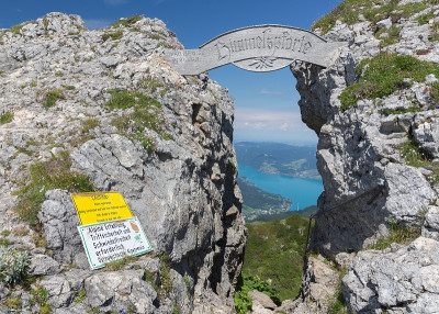 入口的山路从Schafberg山顶靠近奥地利圣沃尔夫冈