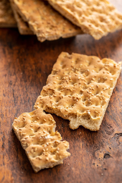 Knackebrot。全麦芝麻脆饼