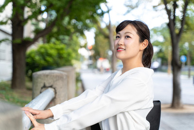 年轻的女员工