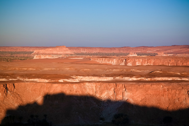 空中全景图Boukkou湖组附近的Ounianga Serir湖在Ennedi，乍得