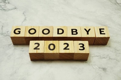 再见2023个字母的大理石背景