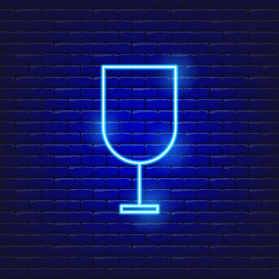 矢量插图的葡萄酒杯霓虹图标。概念节日犹太新年。犹太新年标志。