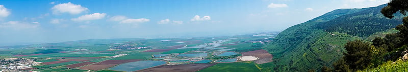 从基利波山(以色列)看拜特希恩山谷全景