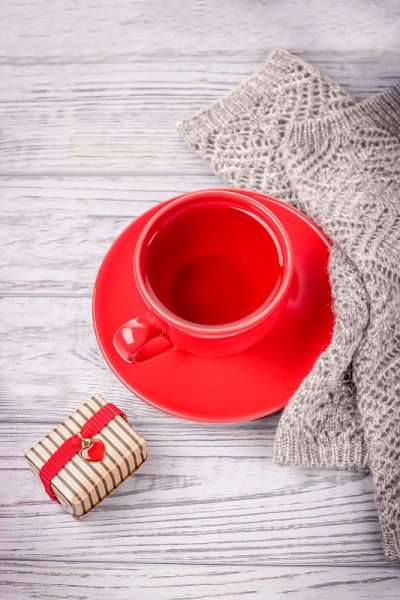 一杯红茶，一份红心情人节礼物