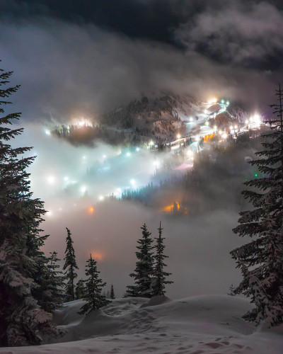 史蒂文斯帕斯滑雪场的夜晚