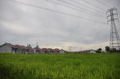 几十座房屋矗立在印度尼西亚贾瓦中部德马克pucangding地区