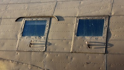 道格拉斯达科他DC-3 C-47二战飞机的侧窗