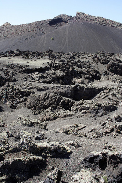 火山口与熔岩景观