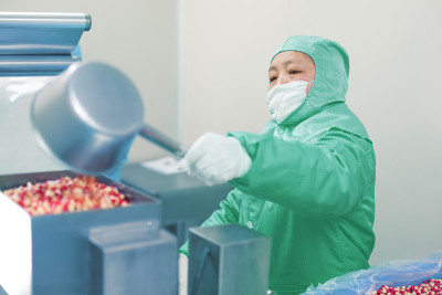 制药工厂工人