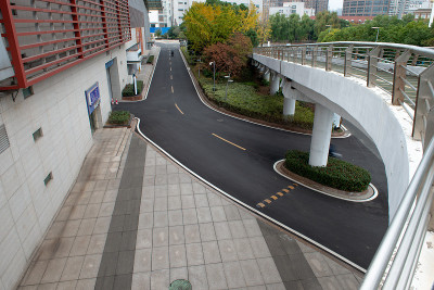 沥青公路下城市钢框架桥梁