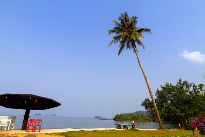 柏兰湾和阳光早晨在泰国Koh Chang。
