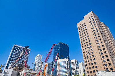 东京摩天大楼高耸