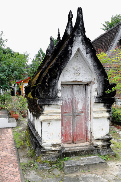 sim旁边的仓库。琅勃拉邦-老挝的显Muan寺，4460