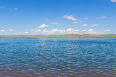 夏季湖泊景观