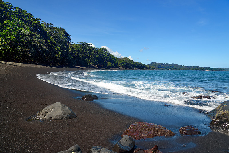 黑砂火山海滩