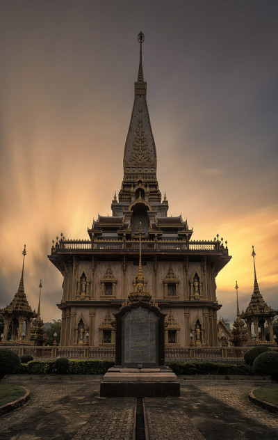 休闲Por Wat Chalong Temple Chai Rattanaram。