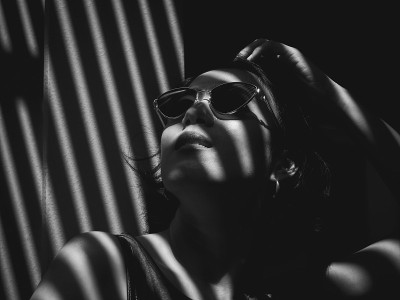 女人的影子。