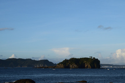 夏日早晨的太阳石岩