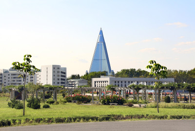 朝鲜平壤的城市花园和住宅楼